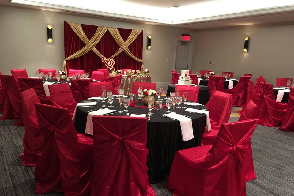 Wedding reception! Warm and inviting décor