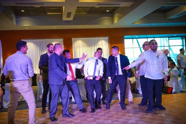 Garter toss
