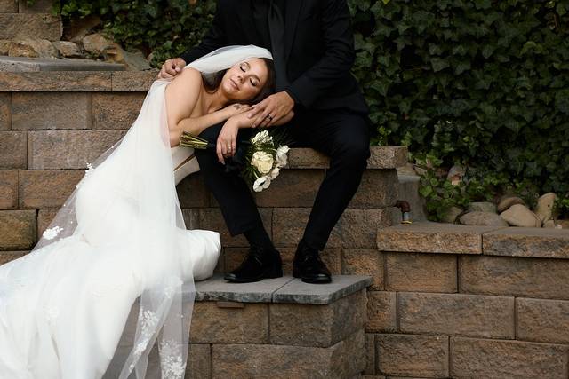 wedding-photo-bench-moment.jpg