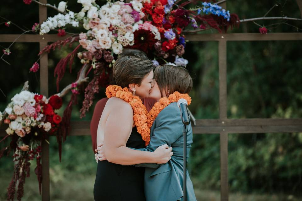 Sealed with a kiss | Photo: Buckshot & Hana Maass