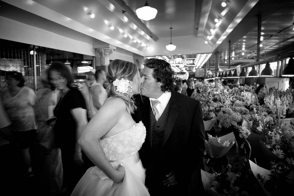 Kiss at the Market
