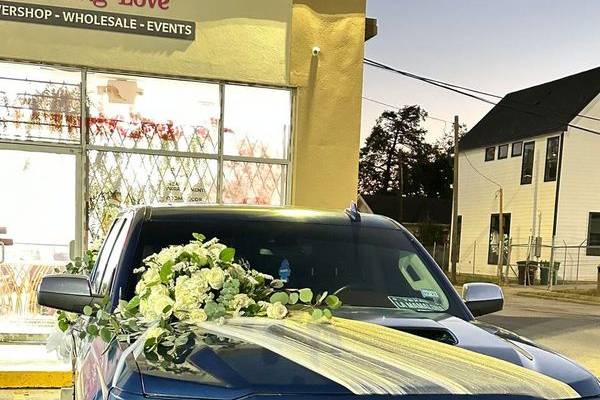 Wedding Truck Decor