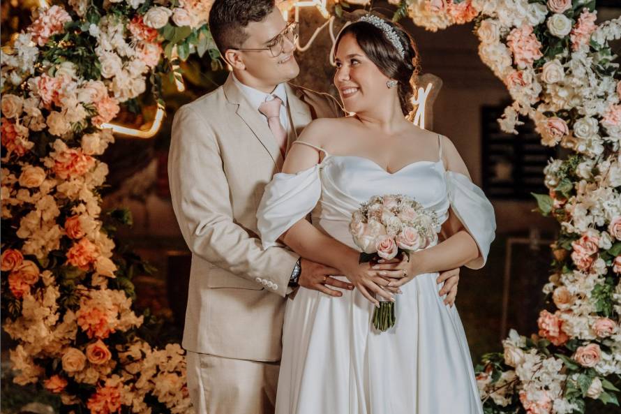 Bridal Bouquet + Flower Arch