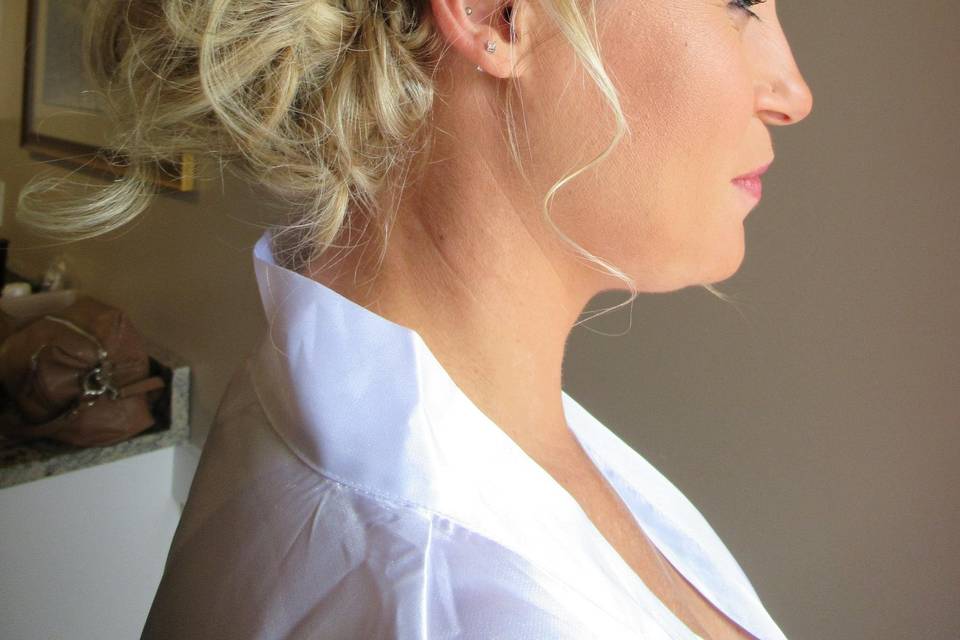 Messy chignon 8/2018