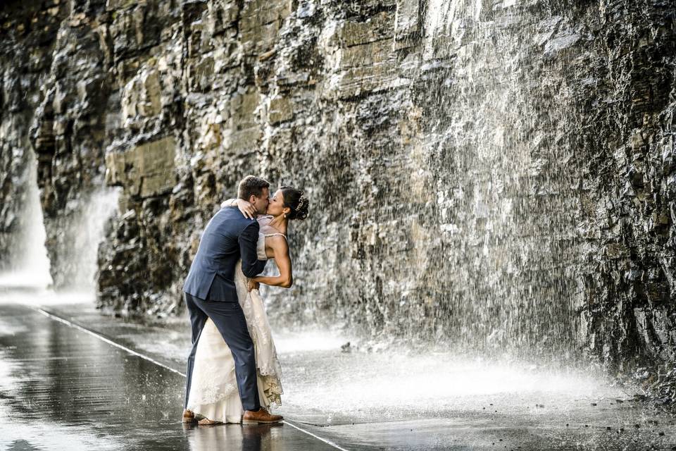 Weeping wall wedding elope