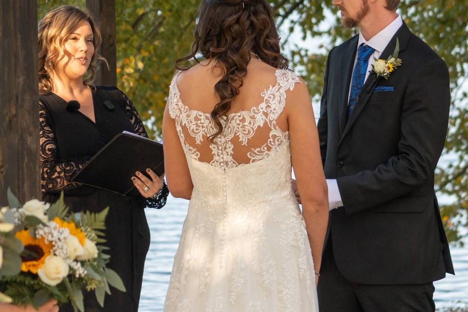 Officiant Julie