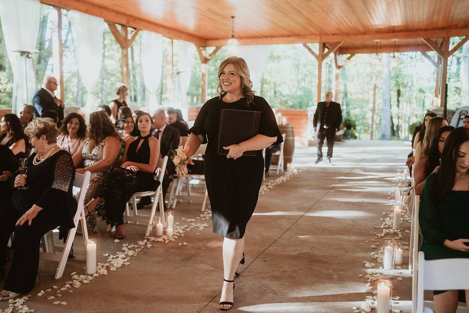 Officiant Julie