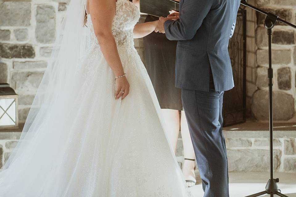 Officiant Julie