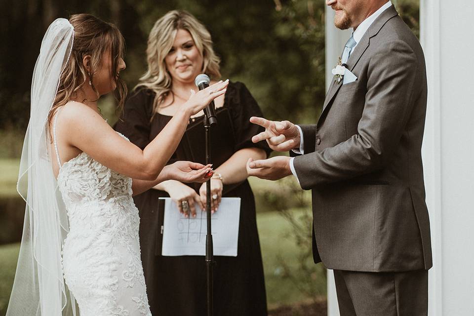 Officiant Julie