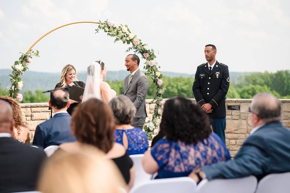 Officiant Julie