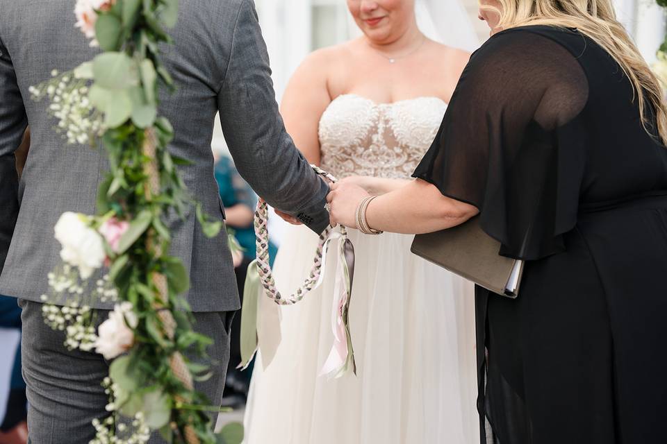 Officiant Julie