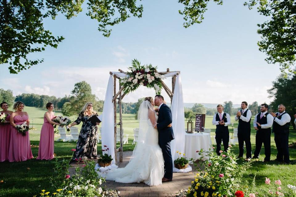 Officiant Julie