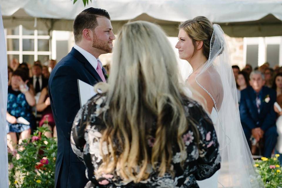 Officiant Julie