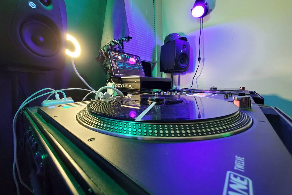DJ AY-DUBZ Turntables
