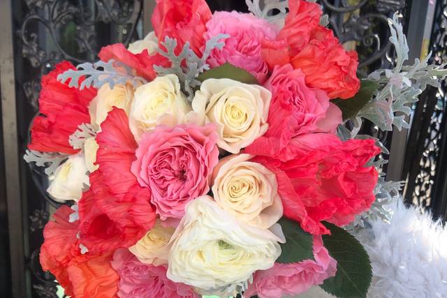 White and Red Roses Bridal Bouquet in Las Vegas, NV