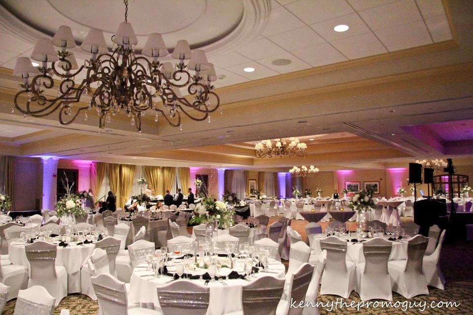 White reception design with a touch of silver