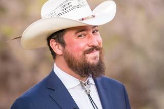 JD Krones, Officiant