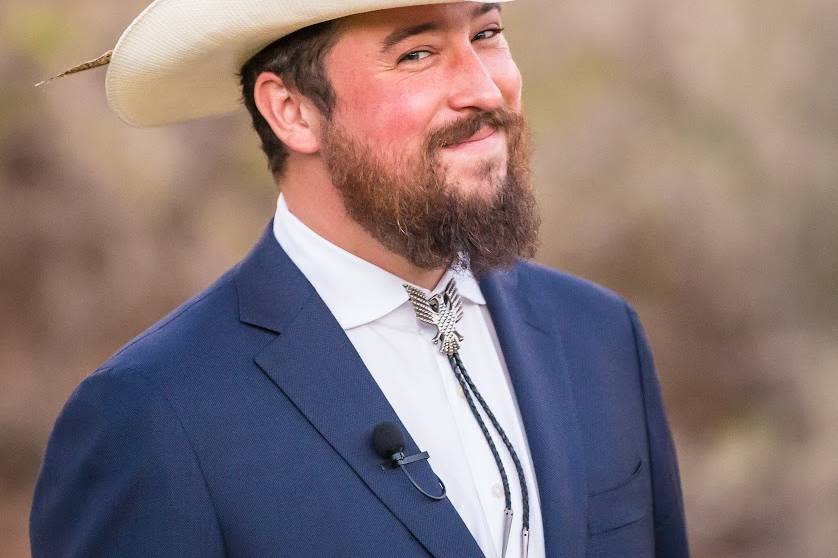 JD Krones, Officiant