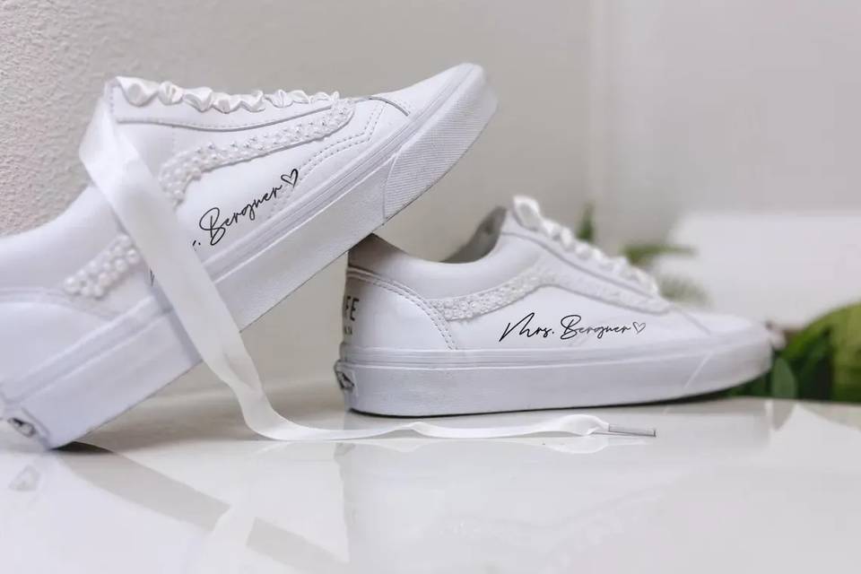 CUSTOM SCRIPT SHOES