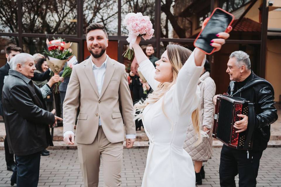 IOANA STAVAR MOMENTS LLC