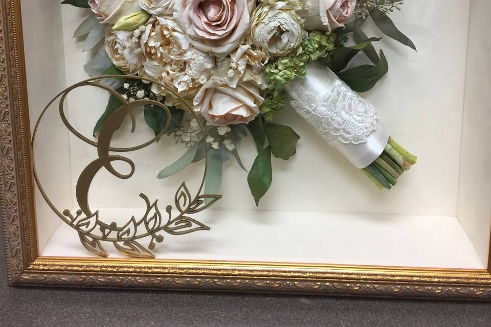 Preservation with cake topper
