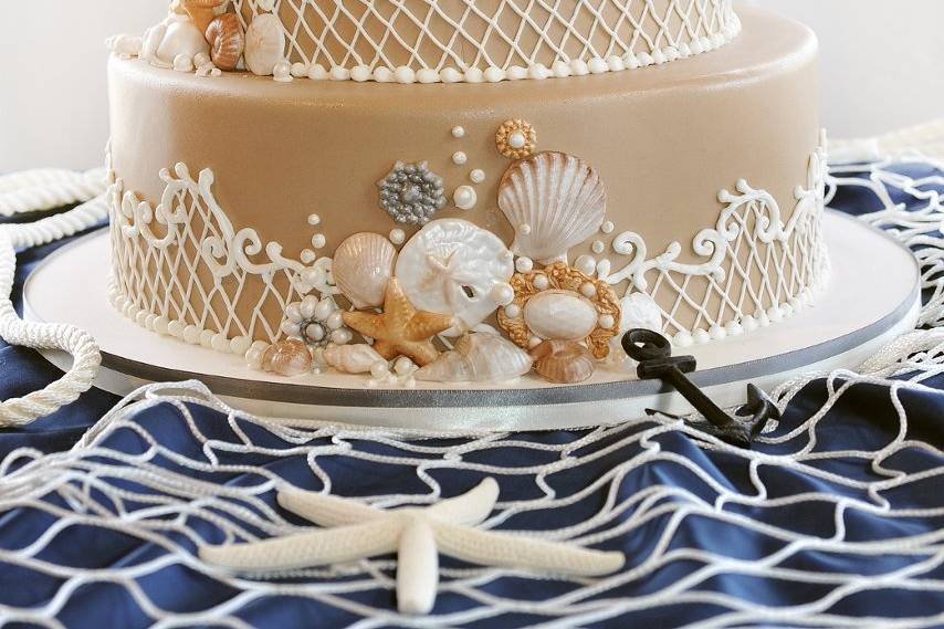 Tan Seashell Net cake