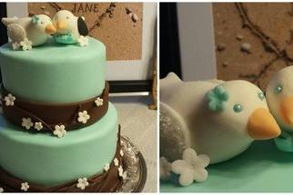 Lovebirds engagement cake