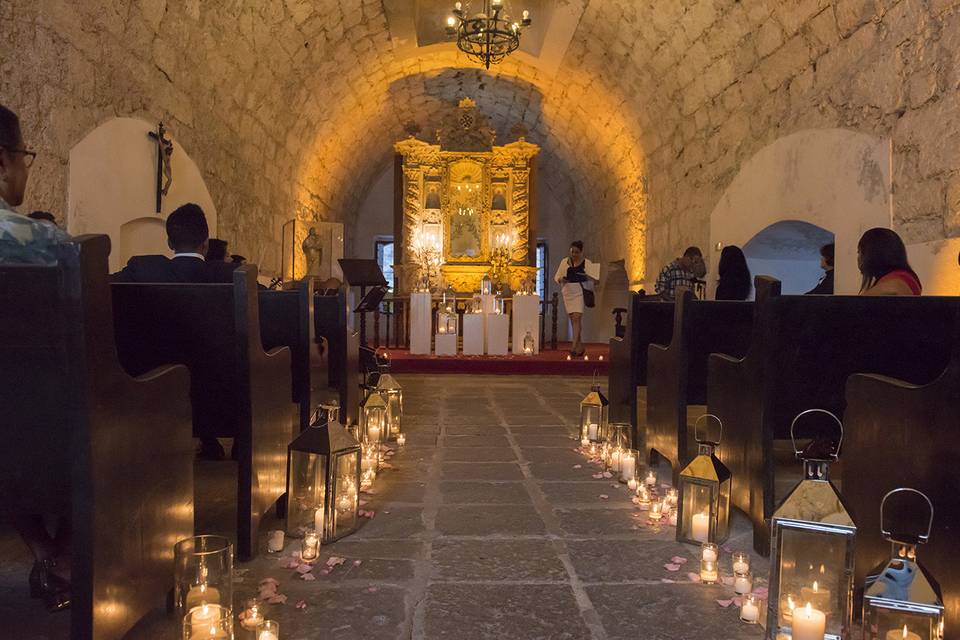 Wedding at La Cabaña fortress Chappel in La Havana, Cuba