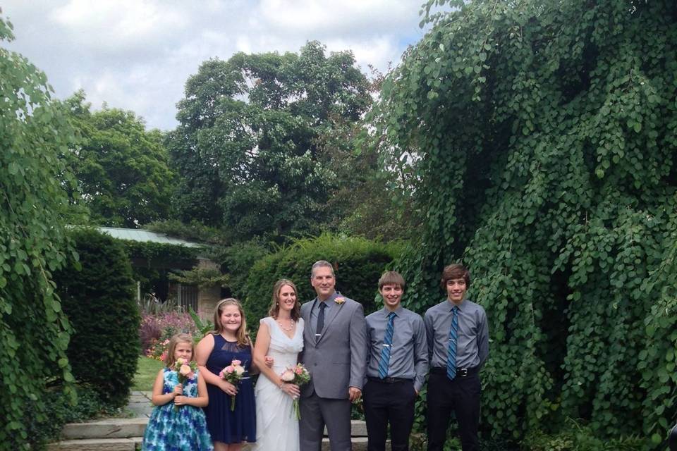 Group photo with the newlywed