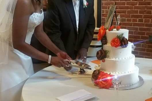 Couple slicing the cake