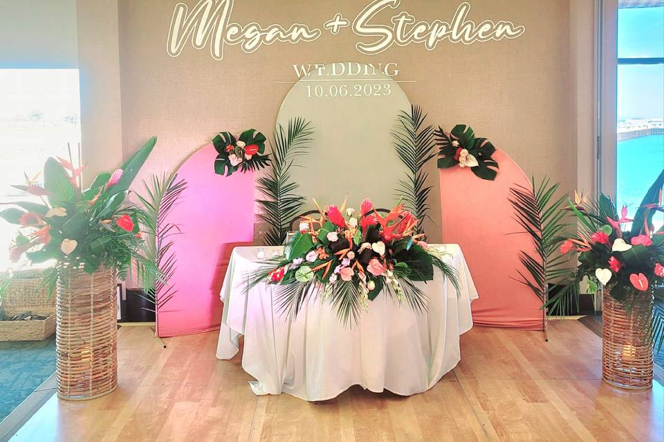 Tropical Sweetheart Table