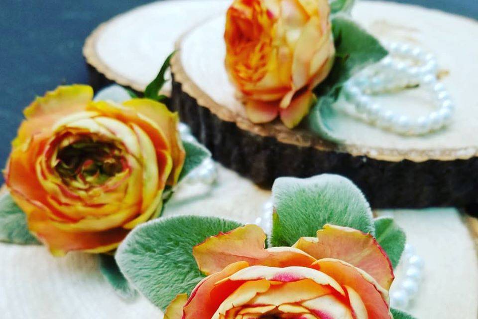 Floral cake decor