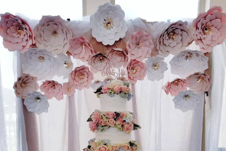 Floral cake decor