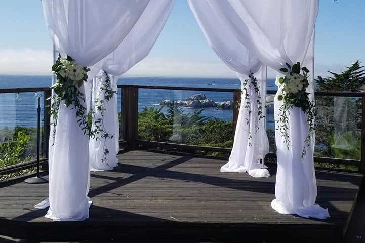 Outdoor chuppah florals