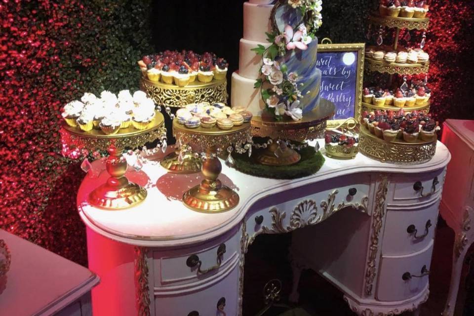 Queen Ann dessert table