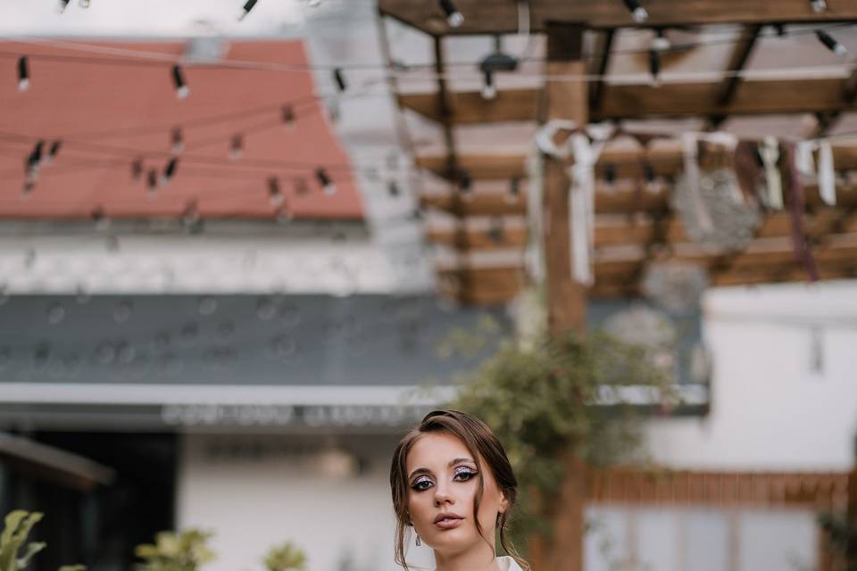 Bridal portraits in natural li