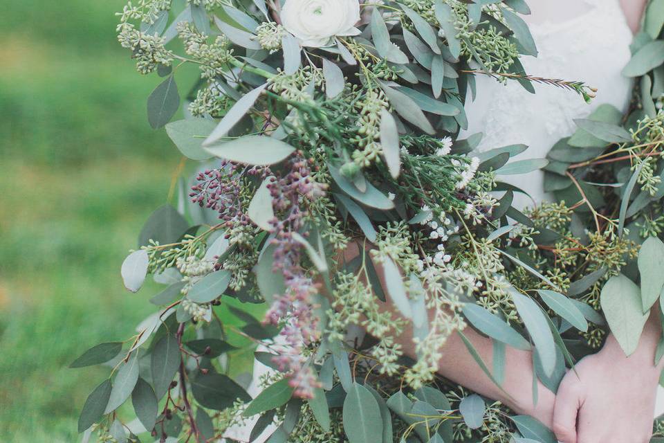 Princess Bridal Styledshoot. Rachel is modeling the garland from NanaKays divinely. Photographer: Kelly Costello