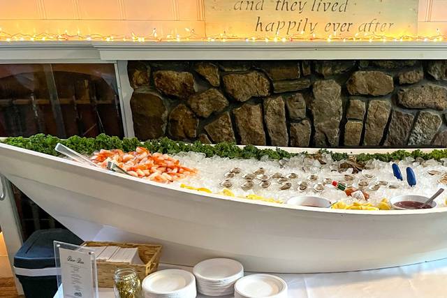 Grand Fireplace Raw BAr