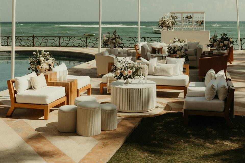 Elegant drinks for guests