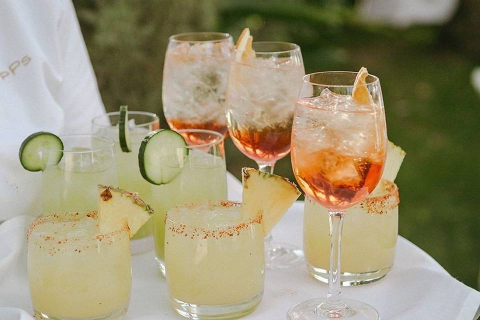 Tropical bar styling
