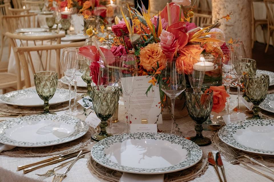 Elegant tropical reception