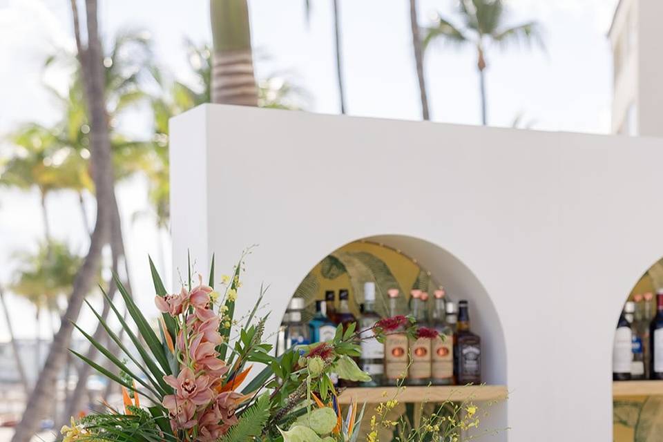 Fresh drinks & lush decor