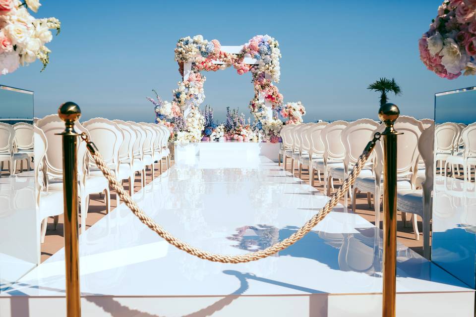 Aisle, ocean & endless views