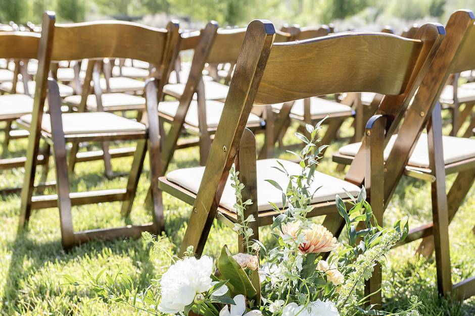 Airy florals lining the aisle