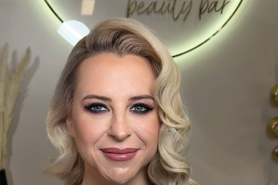 Aesthetic beauty bar