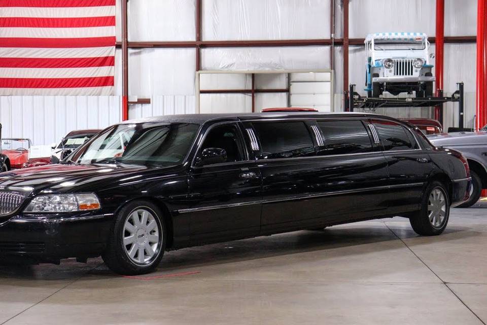 8 Pax Limousine