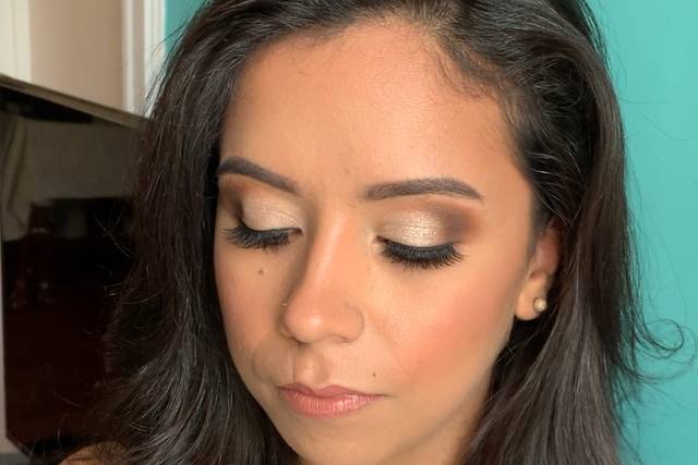 Subtle smoky bridal makeup