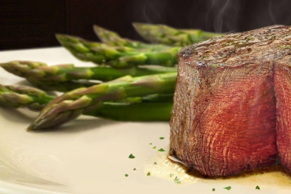 Prime Filet and Asparagus