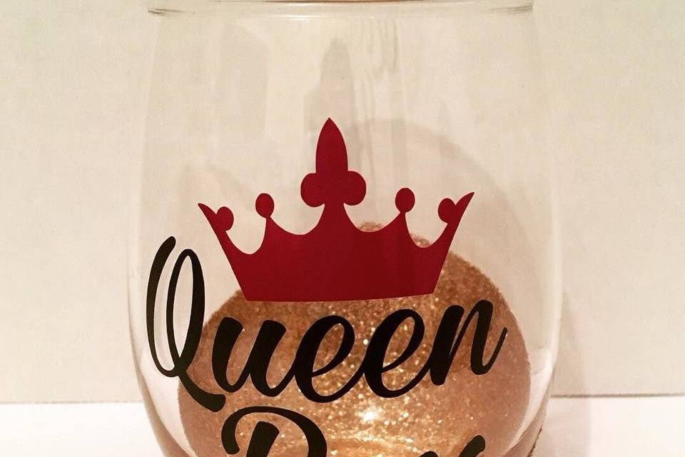 Bridesmaid 'Queen Boss' Glittered Wine Glasses