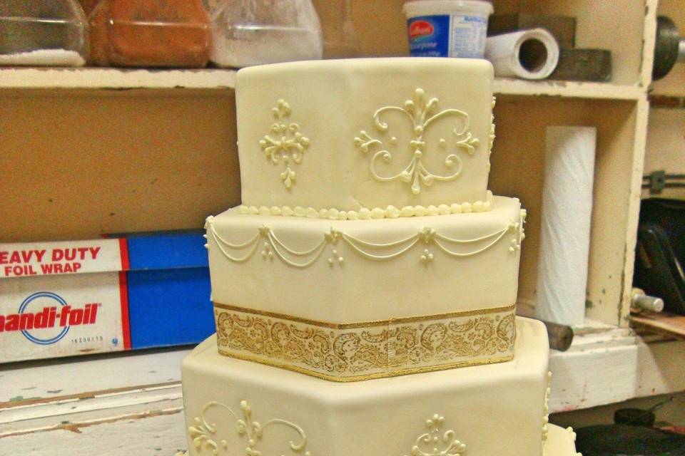 5-tier hexagonal cake with gold detailing